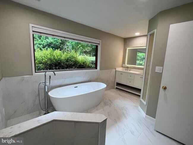 Building Photo - 6710 Persimmon Tree Rd