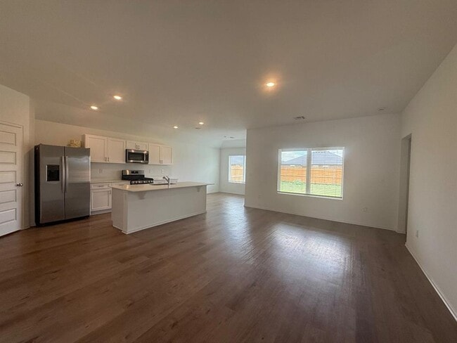Building Photo - 16213 Maroon Dr