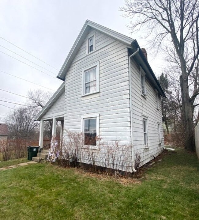 Building Photo - 1801 3rd St SE