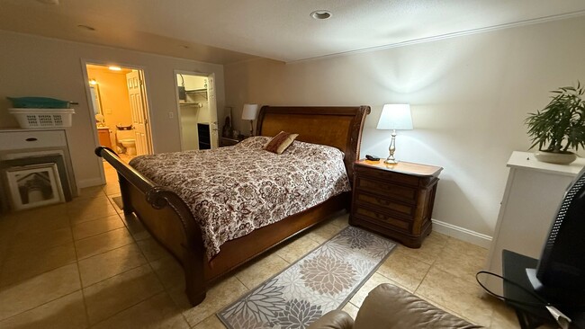 Building Photo - Country living on the Hillside of Anchorage!  (2) Bed, (1) Bath furnished unit!