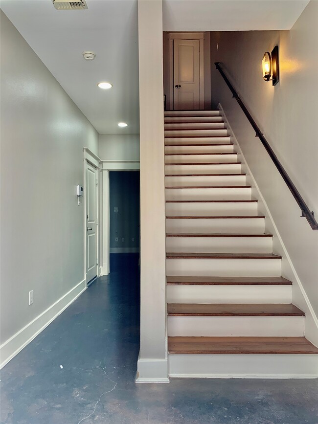 Building Photo - 5305 Nett St