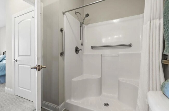 Building Photo - Dive Into Your New Oasis!
