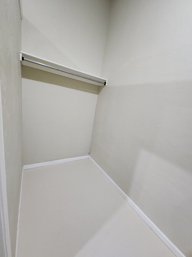 Building Photo - 208 E Main St