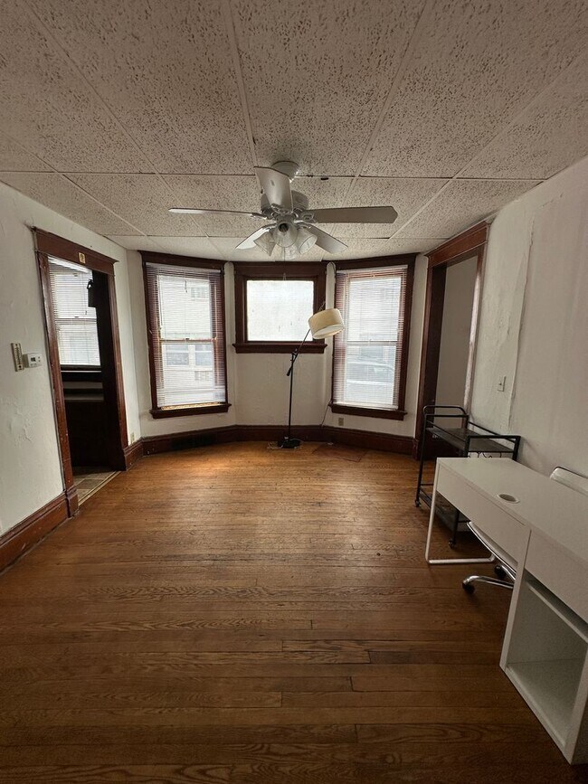 Building Photo - 146 W Gorham St