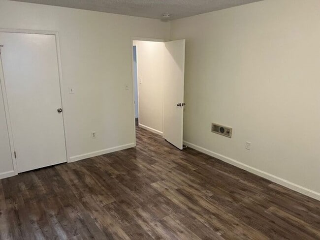 Building Photo - 1000 MacArthur Blvd