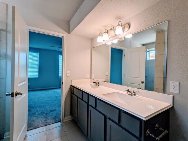 Building Photo - 196 Martha Ln