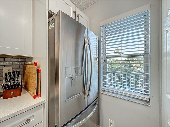 Building Photo - 2228 N Cypress Bend Dr
