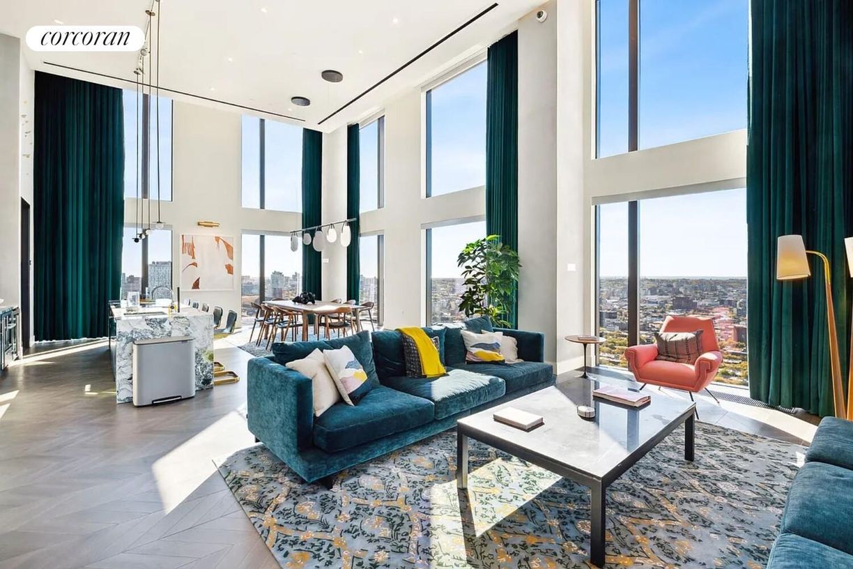 Building Photo - 11 Hoyt St