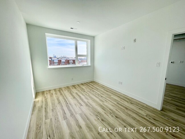 Building Photo - Perfect Location, Perfect Apartment. Visit...