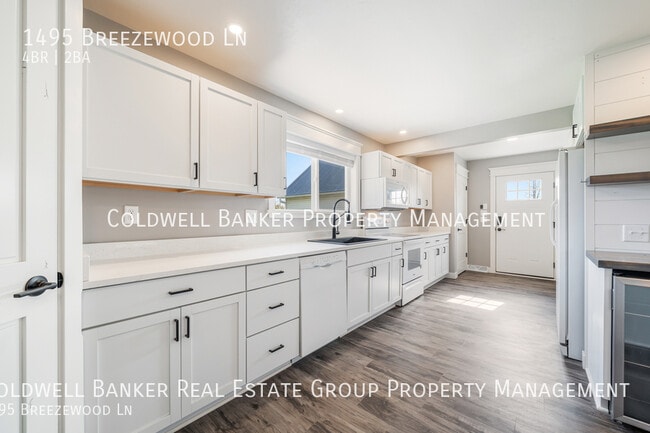 Building Photo - 1495 Breezewood Ln