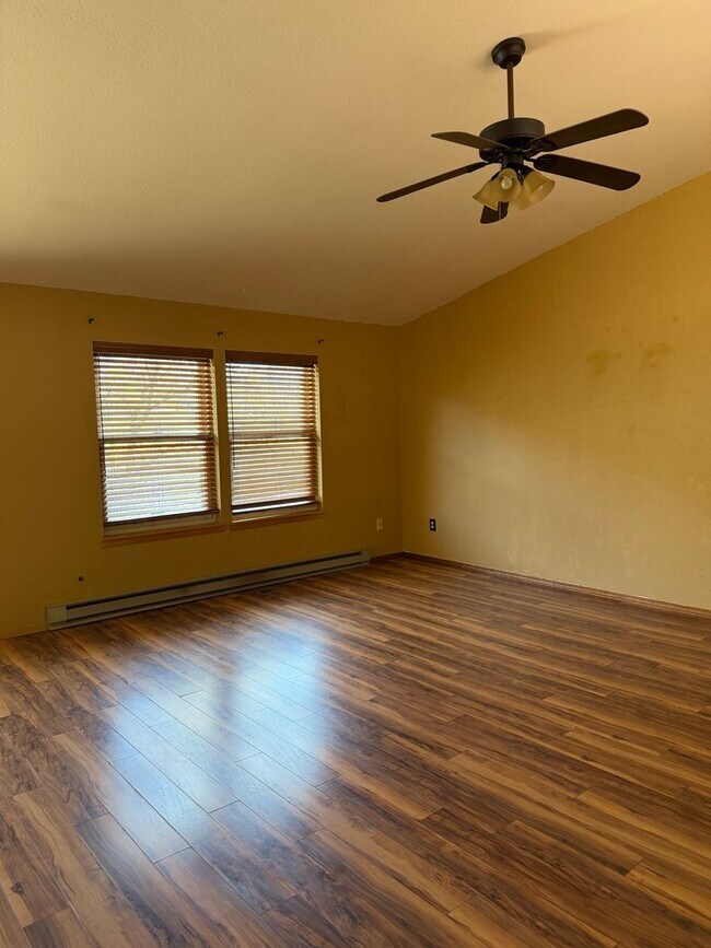 Building Photo - 3-bedroom plus office, 2-bath home located along the Roaring Fork River in Glenwood Springs