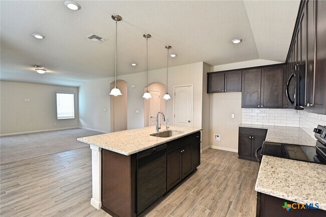 Building Photo - 528 Willow Valley St