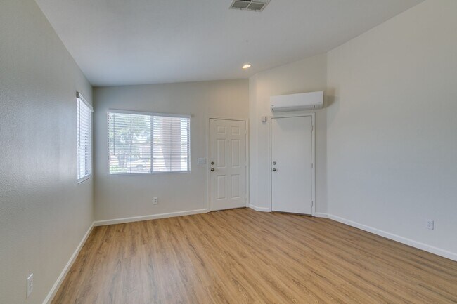 Building Photo - 3-Bedroom Home with Upgraded Cooling & Gre...