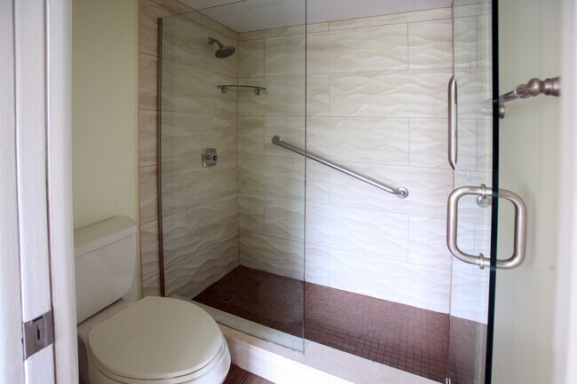 Building Photo - 1636 Brookhouse Dr