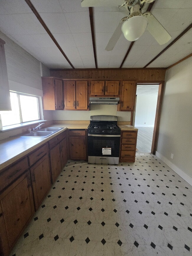 Building Photo - Nice House in Rossville