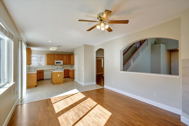 Building Photo - OPEN & SPACIOUS, 4 BEDROOM, 3 BATH 2 STORY...