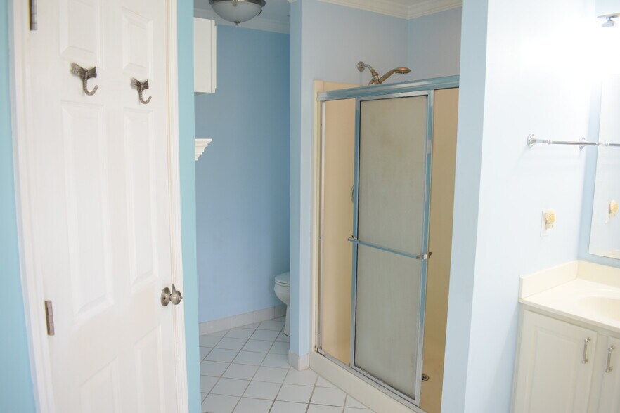 Building Photo - 7002 Hallstead Ct