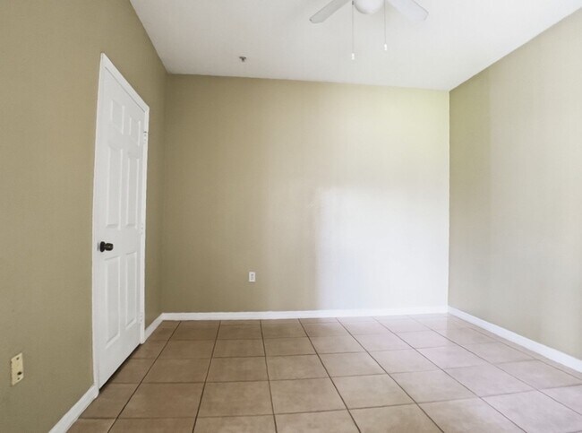 Building Photo - 2/2 Upgraded Spacious Condo in Park Central, Millenia area