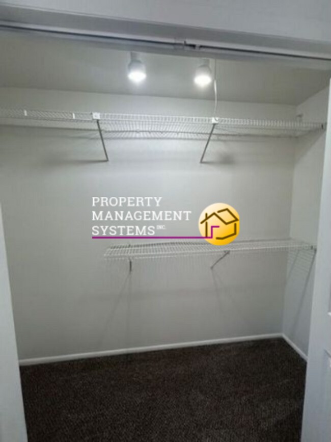 Building Photo - 3 Bedroom Twin Home in Sandy