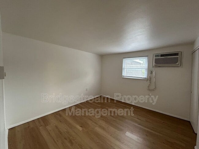 Building Photo - 148 Forest St