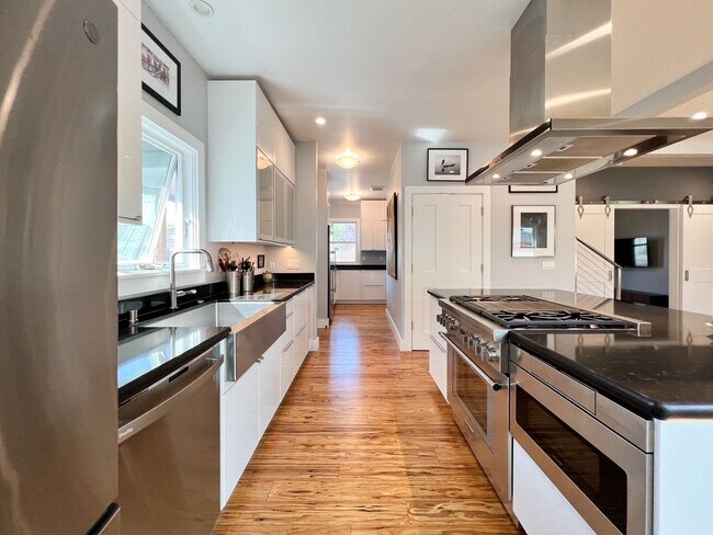 Building Photo - Fully Furnished Modern Home in the Desirable Alphabet Streets