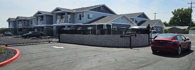 Building Photo - 6470 Stockton Blvd