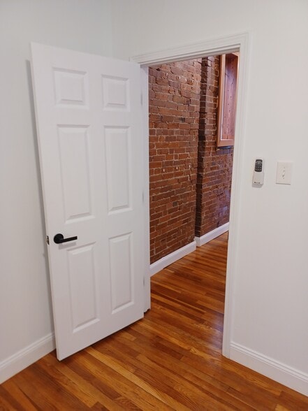 Building Photo - 4224 Chouteau Ave