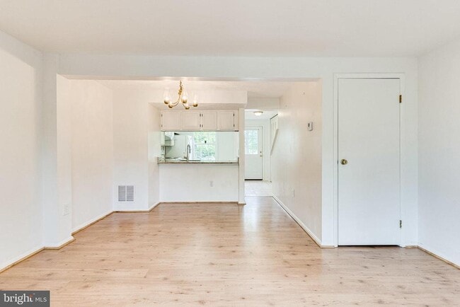 Building Photo - 2841 Shepperton Terrace