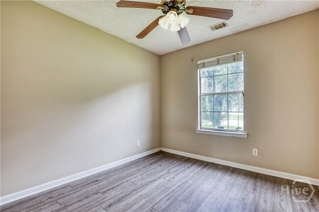 Building Photo - 110 Laurelwood Dr