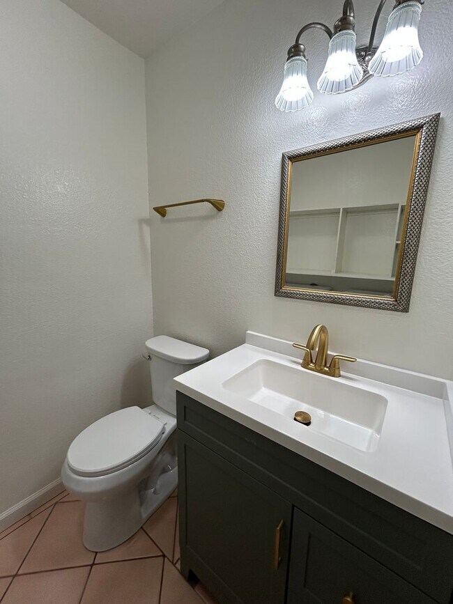 Building Photo - Available on 05/05/26, 1170 sq ft, 3 Bedrooms, 1.5 Baths, 2 Assigned Parking at Palehua Hale in M...