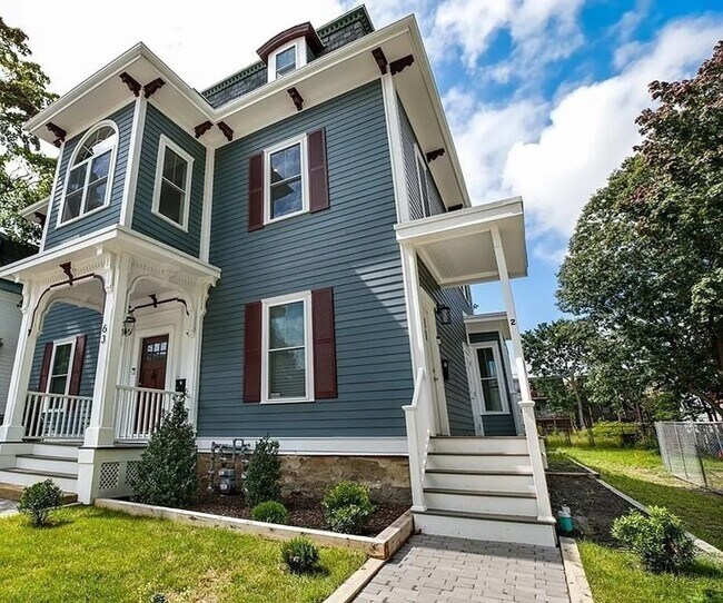 Building Photo - 63 Perrin St