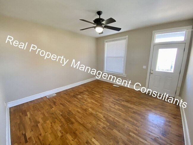Building Photo - 515 Miami St