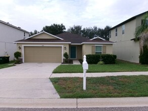 Building Photo - 3/2 on a Cul-de-Sac w/Fenced Back Yard