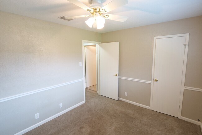 Building Photo - 5331 Inwood Dr