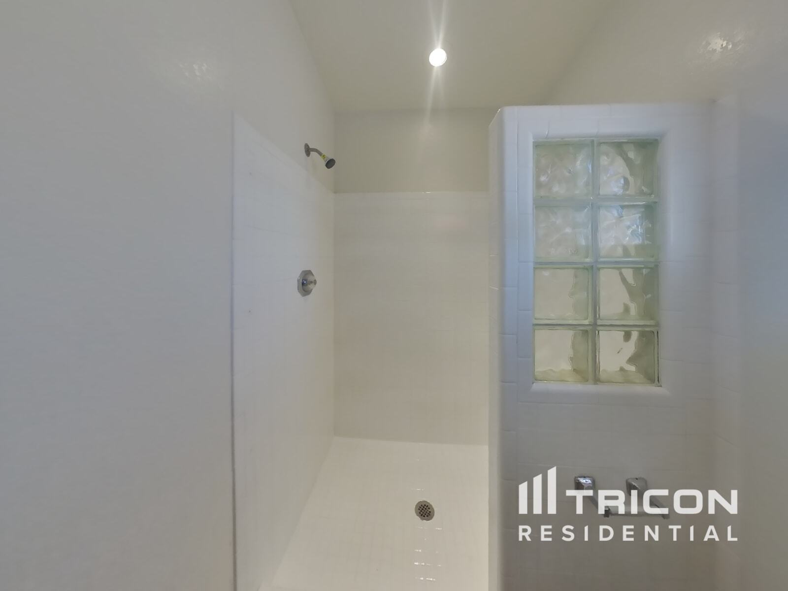 Building Photo - 6309 E Ivyglen St