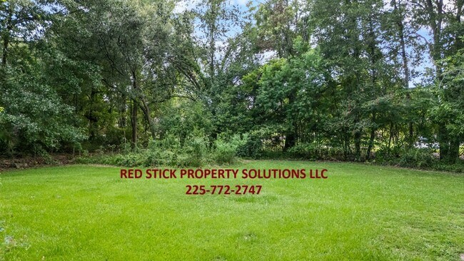 Building Photo - Spacious 2700 sq ft 3BR/2BA