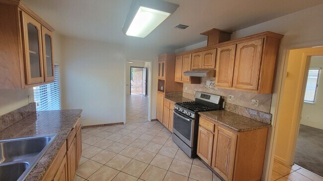 Building Photo - PRICE REDUCTION!! Spacious 2 Bedroom 2 Bat...