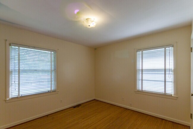 Building Photo - West Meade Single Family Home Close to Nashville West Shopping Center