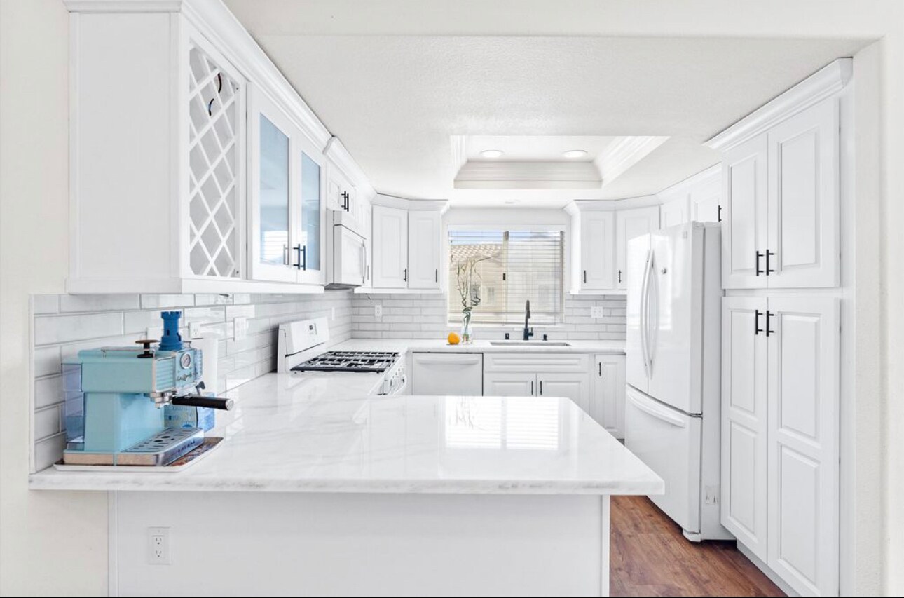 Building Photo - 35 Fleurance St