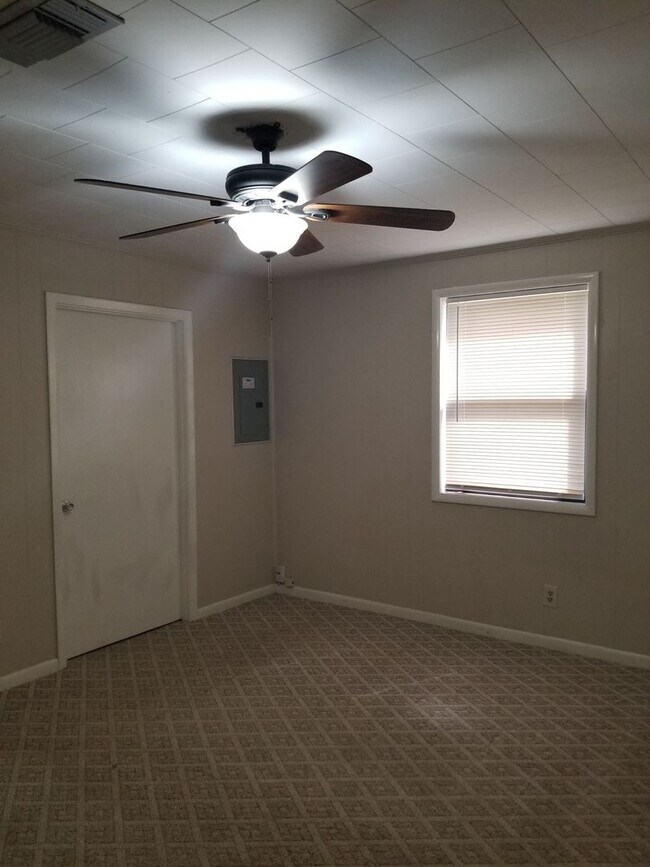 Building Photo - Great 3 bedroom 2 bath home for rent.