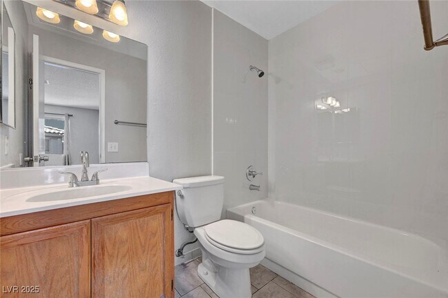 Building Photo - 913 Falconhead Ln