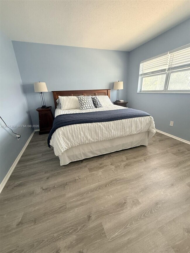 Building Photo - 5201 NE 24th Terrace