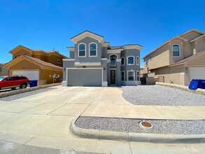 Building Photo - Northeast El Paso/Sandstone Ranch Estates 4 Bed 2.5 Bath Refrig A/C
