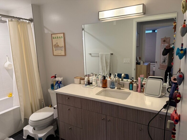 Building Photo - 2718 Pine St