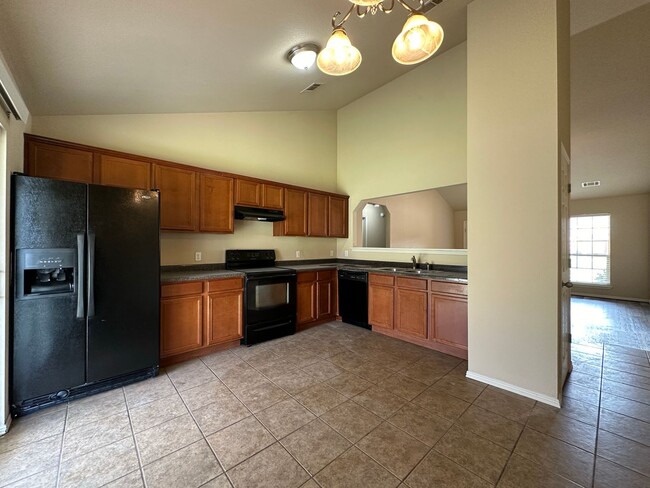 Building Photo - * Move-In Special * Gorgeous 3 bedroom 2 b...