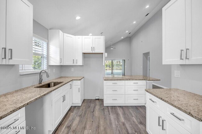 Building Photo - 104 Clam Bake Ct