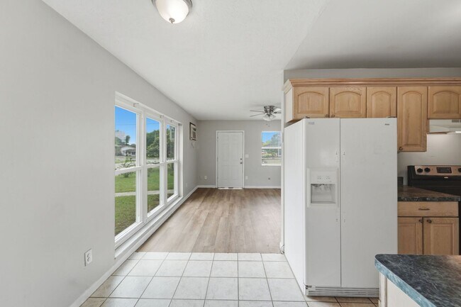 Building Photo - Charming & Spacious 2-Bedroom Home with Modern Finishes and Outdoor Living at 793 Crawford St, De...