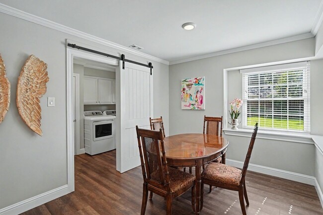 Building Photo - 726 Thistlewood Dr