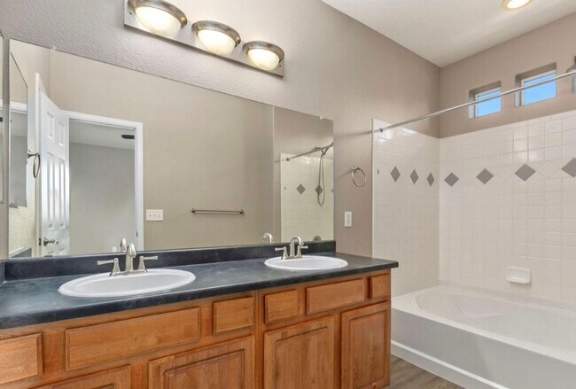 Building Photo - 2862 Kansas Dr