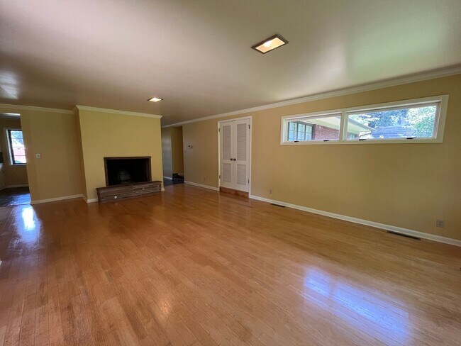 Building Photo - 3 Bedroom home near 41st & Harvard